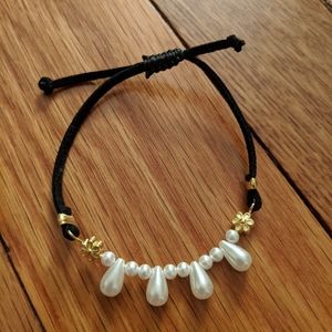 Handmade leather bracelet for women.